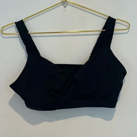 Fabletics Women’s Cross Front Sports Bra Size Medium - Picture 2 of 6